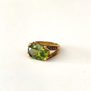Premier Designs Ring Size 7 Gold with Green Stone